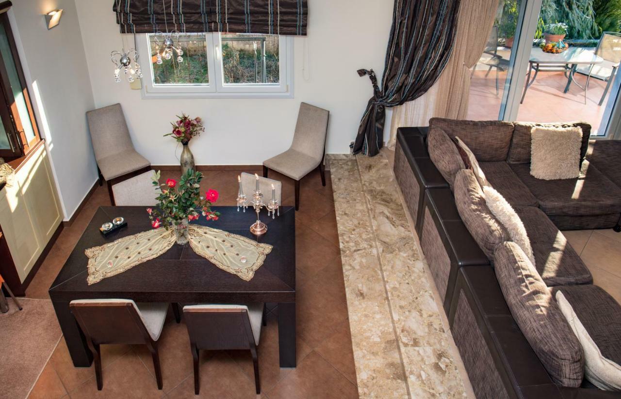 Maisonette Stefanie Limenas  Luaran gambar