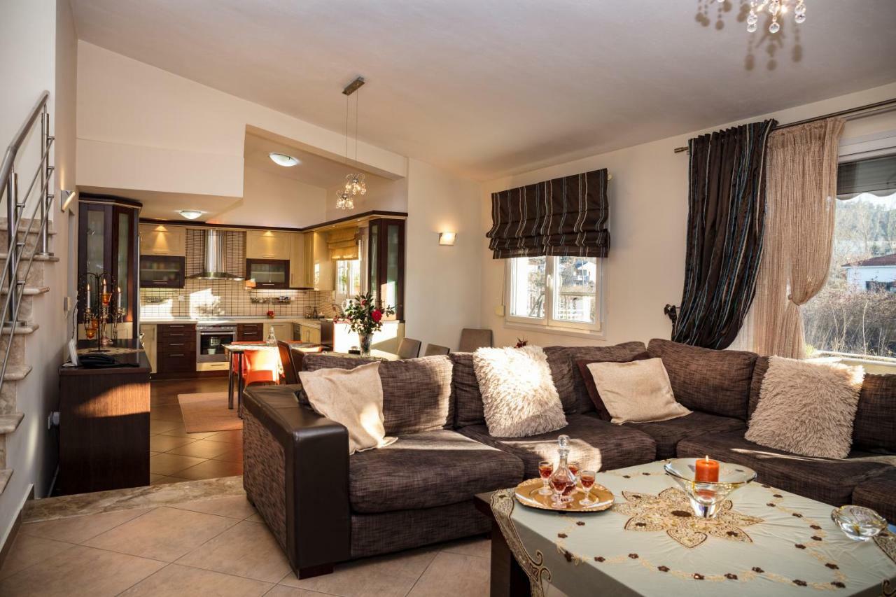 Maisonette Stefanie Limenas  Luaran gambar