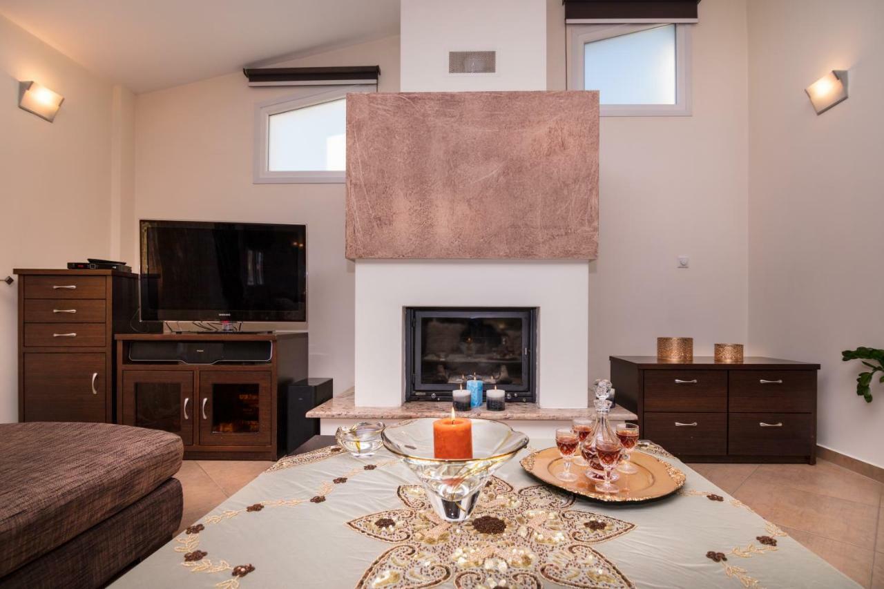 Maisonette Stefanie Limenas  Luaran gambar